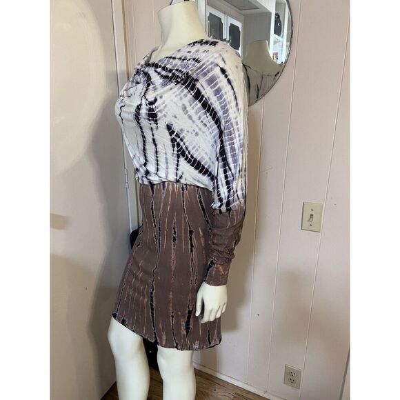 T Party Super Soft Tie Dyed Dress With Set in Waist Fitted Hip Drape Neck Size S - Picture 2 of 4